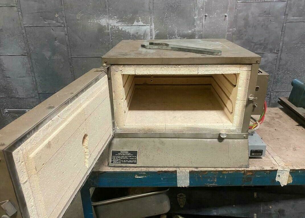 Lab Furnace Oven 17 x 17 x 8 Paragon Electric Kiln E18S Max Temp 20