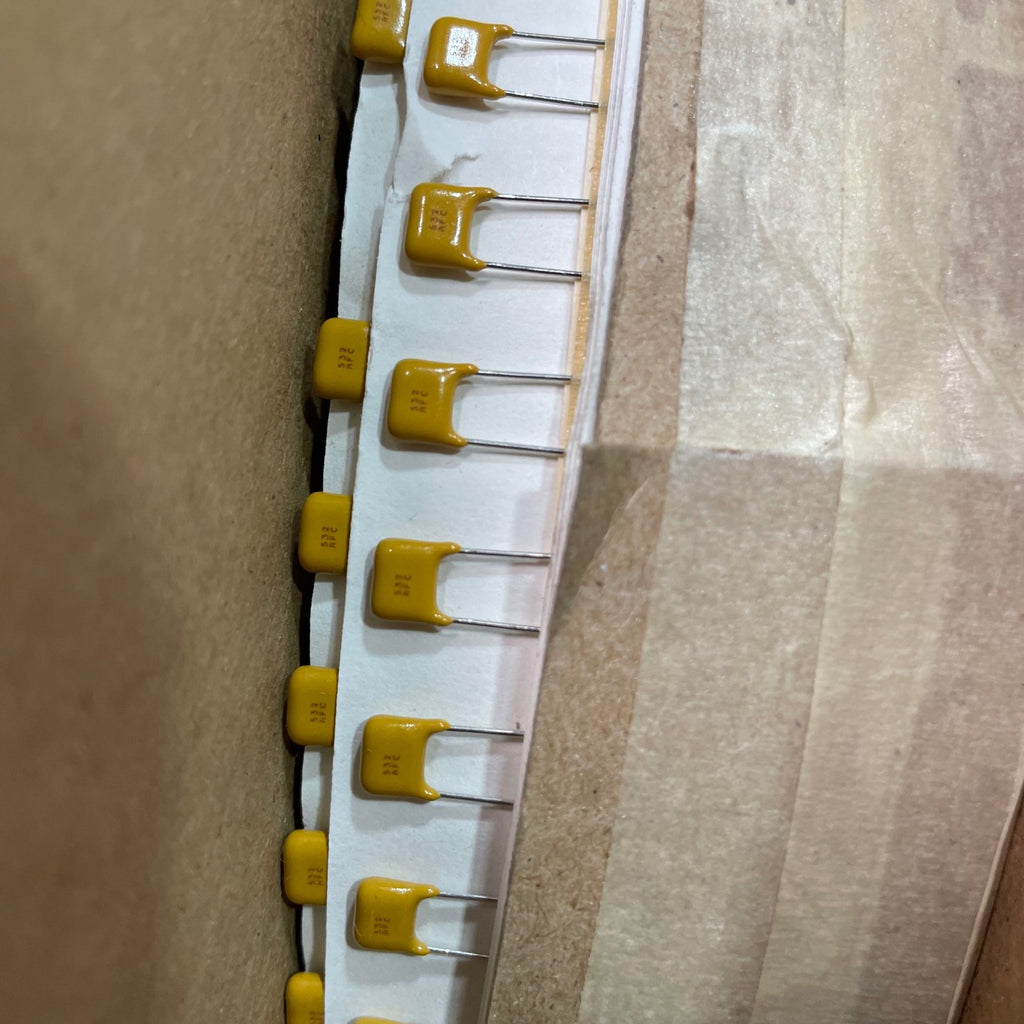 Lot of 1500(est) SR301C474KAATR1 CAP CER 0.47UF 100V X7R RADIAL 45396-15