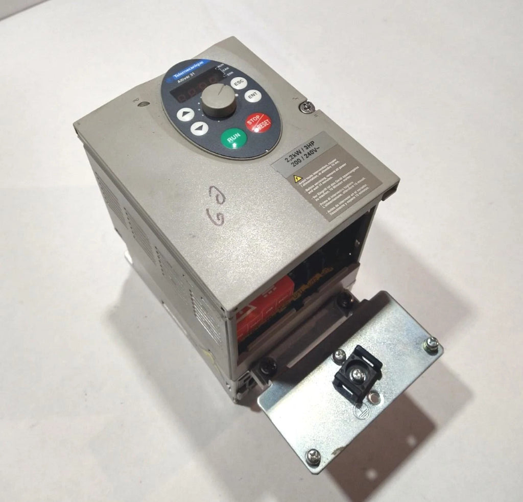Telemecanique Altivar 31 ATV31HU22M3XA 2.2kW/3HP 200-240V Schneider Electric
