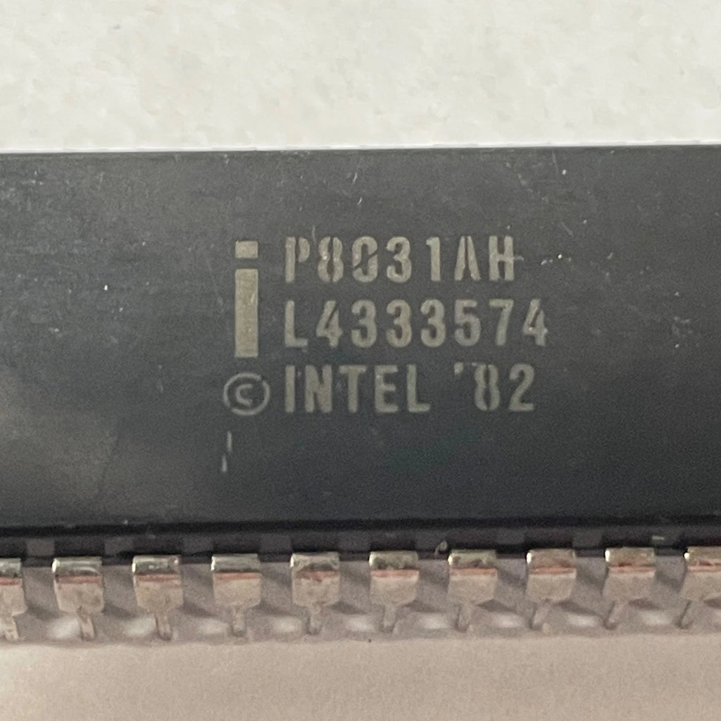 Lot of 138 Intel Microcontroller 40-Pin DIP 8031 128kb 8-Bit 12Mhz 46517-01