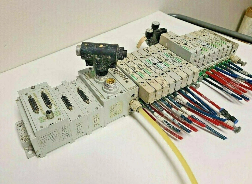 Bank of 17 Numatics Solenoid Valves 24VDC 052BA4Z1ML61 52BB4Z2ML61 Connectors