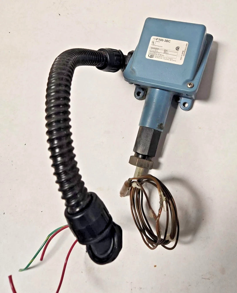 United Electric Controls Company F100-3BC Temperature Switch -125 to 500F