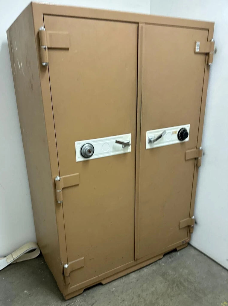 2-1/2 Hour Rate Fire Proof Heavy Duty Safe 47 x 27 x 70 Made in Japan