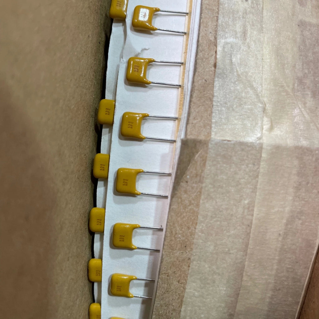 Lot of 1500(est) SR301C474KAATR1 CAP CER 0.47UF 100V X7R RADIAL 45396-15