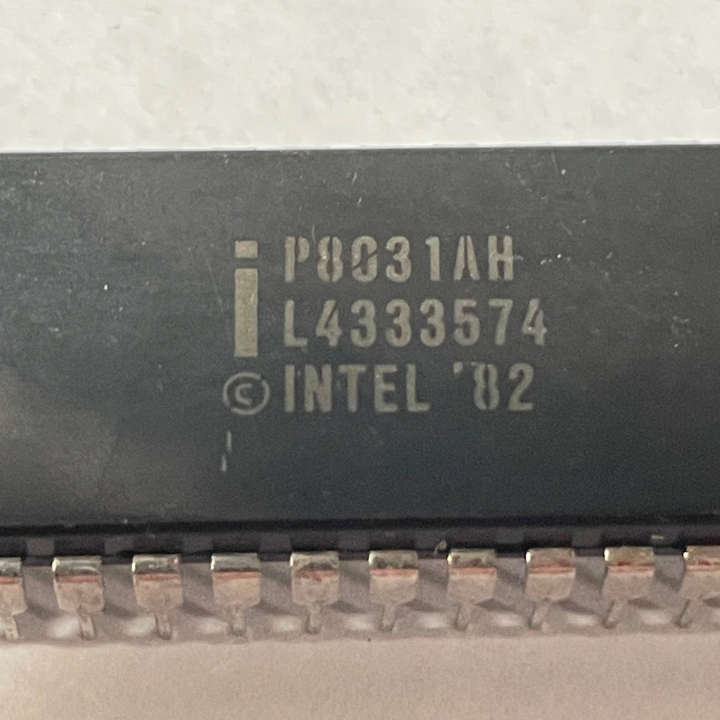 Lot of 138 Intel Microcontroller 40-Pin DIP 8031 128kb 8-Bit 12Mhz 46517-01