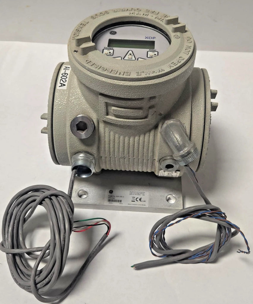 GE XDP-251-1 Explosion Proof Gas Analyzer Transmitter LCD Display 24 VDC 40 W Local Pickup