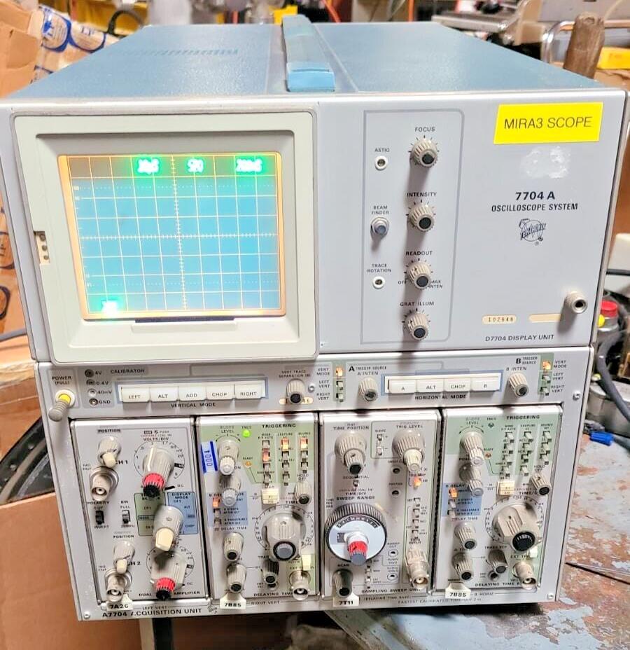 TEKTRONIX 7704A analog OSCILLOSCOPE with plugins