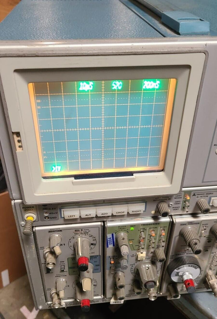 TEKTRONIX 7704A analog OSCILLOSCOPE with plugins